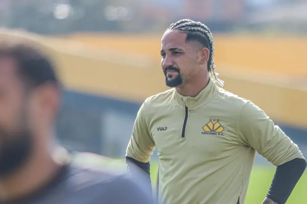 Criciúma realiza último treino antes de viagem para Goiânia