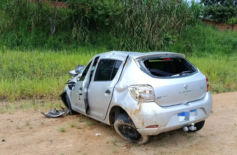Motorista fica ferido após capotamento em Morro da Fumaça