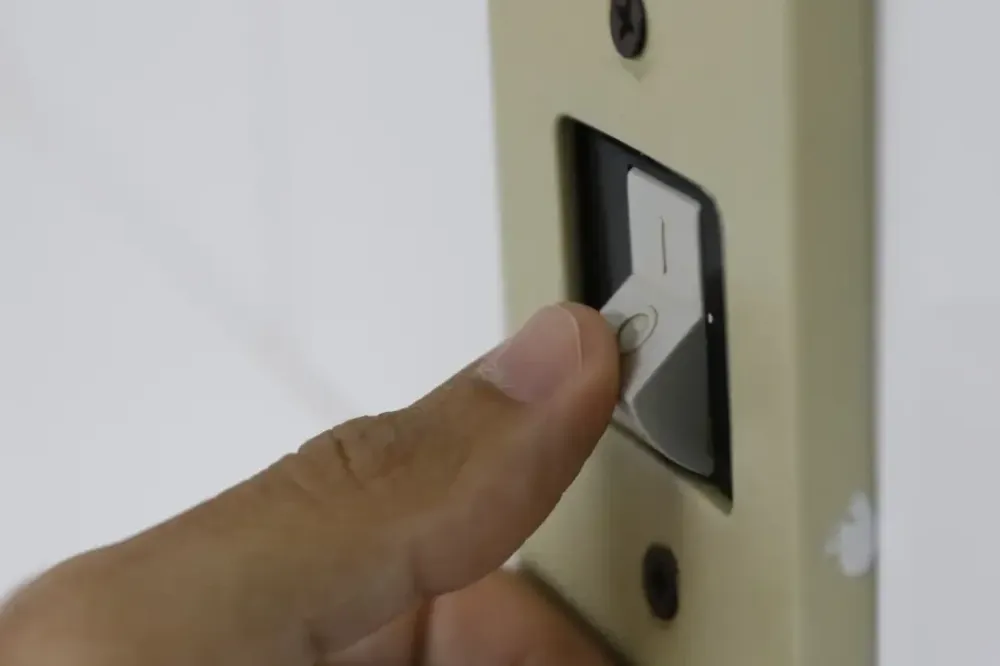 Conta de luz fica mais cara a partir desta sexta; reajuste é o maior em três anos