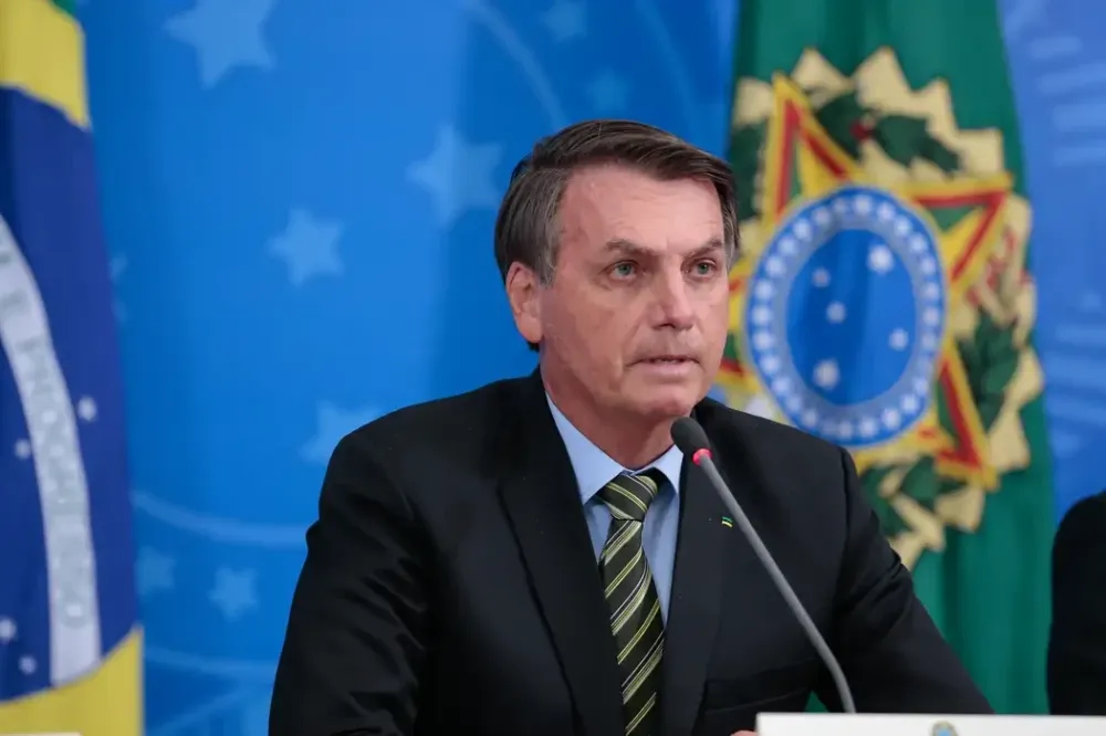STF condena Bolsonaro a 27 anos e três meses de prisão