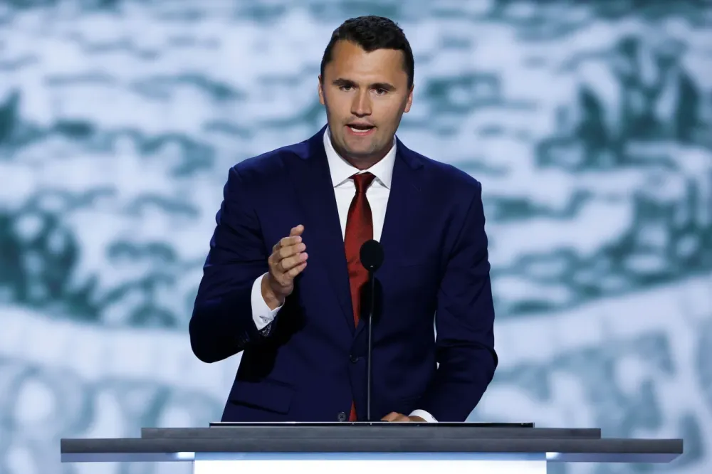 EUA mandam revogar visto de brasileiro que celebrou morte de Charlie Kirk